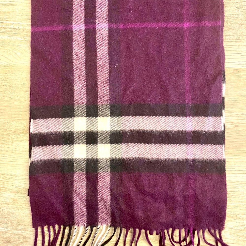 AUTHENTIC Burberry check cashmere scarf in purple